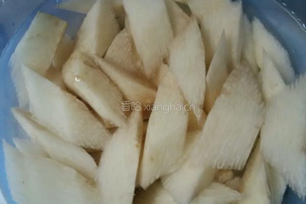 黑木耳炒淮山的做法图解3