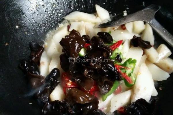黑木耳炒淮山的做法图解8