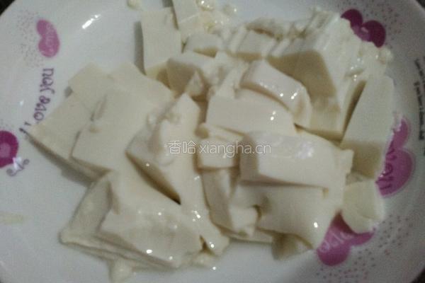 皮蛋豆腐的做法图解1