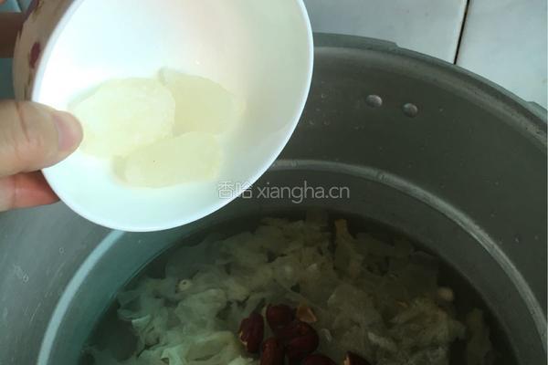 红枣银耳汤的做法图解2