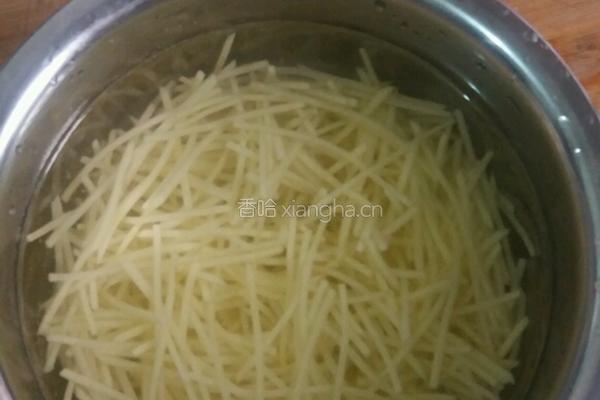 素炒土豆丝的做法图解1