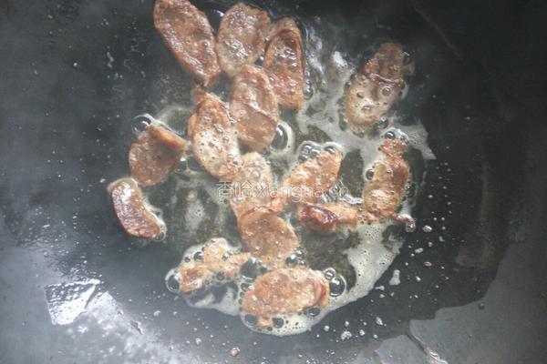 荷兰豆炒腊肠的做法图解3