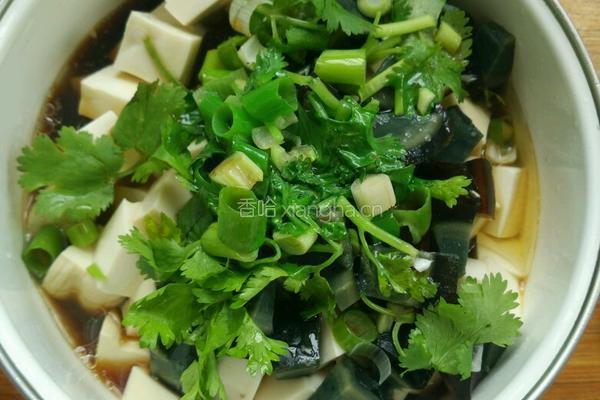 皮蛋豆腐的做法图解5