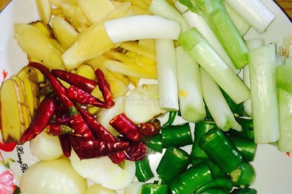 芋儿烧鸡的做法图解2