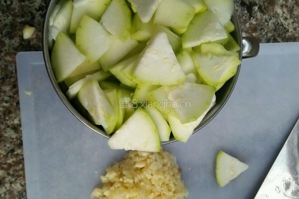 清炒蒜泥蒲瓜的做法图解1