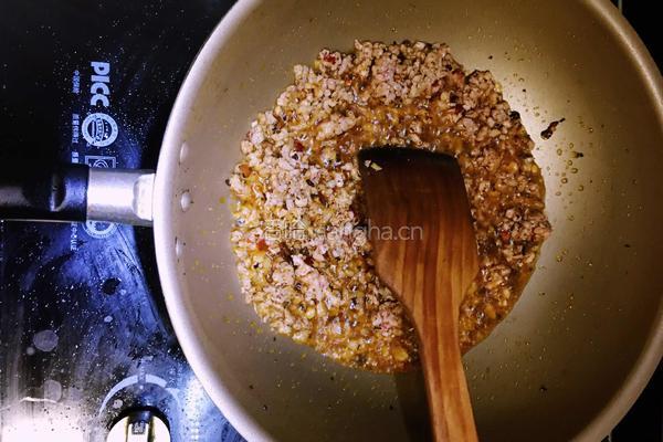 土豆肉末泡菜丁的做法图解5