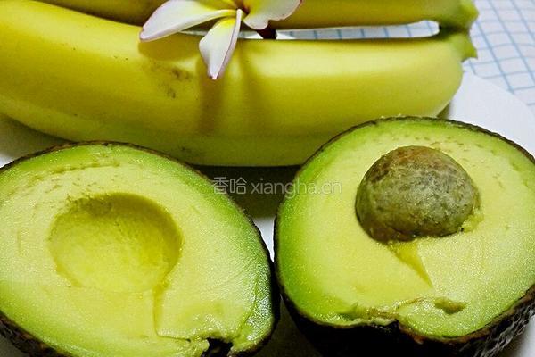 牛油果香蕉奶昔的做法图解1
