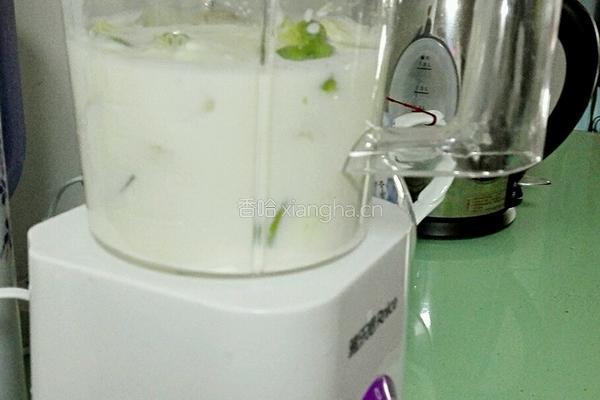 牛油果香蕉奶昔的做法图解3
