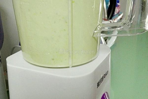 牛油果香蕉奶昔的做法图解4