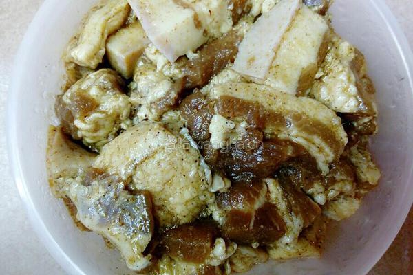 蛋黄五香咸肉粽的做法图解3
