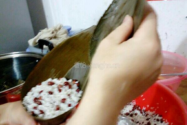 蛋黄五香咸肉粽的做法图解8