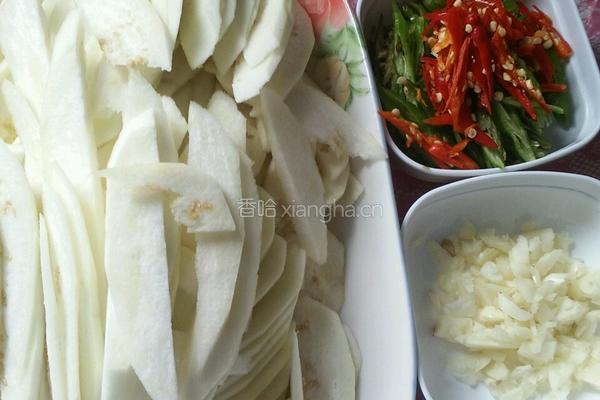 茄子吃辣椒的做法图解2