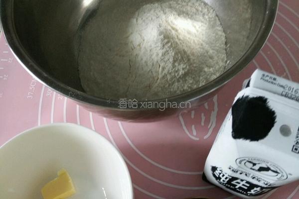 8寸披萨饼底的做法图解1