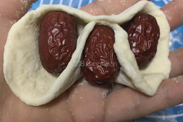 元宝红枣花卷的做法图解6