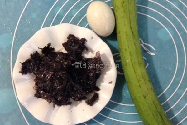 丝瓜紫菜蛋汤的做法图解1