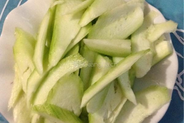 丝瓜紫菜蛋汤的做法图解2