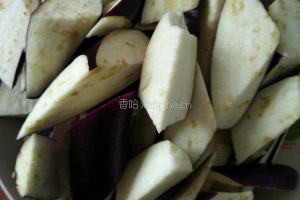 蒜香茄子的做法图解1