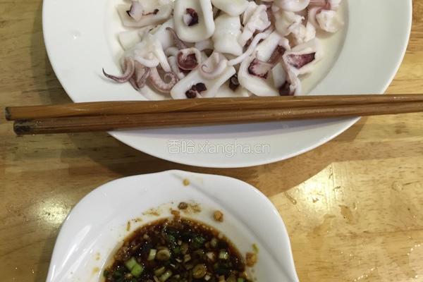 白灼墨鱼的做法图解3