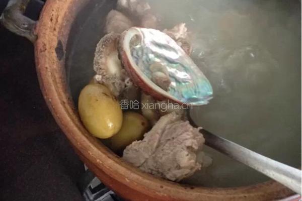 橄榄排骨鲍鱼润肺汤的做法图解3
