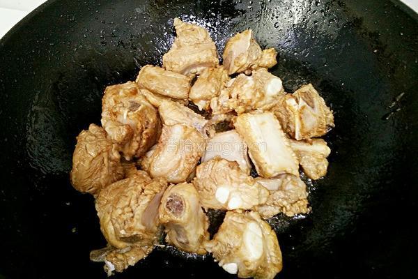 玉米烧排骨的做法图解7