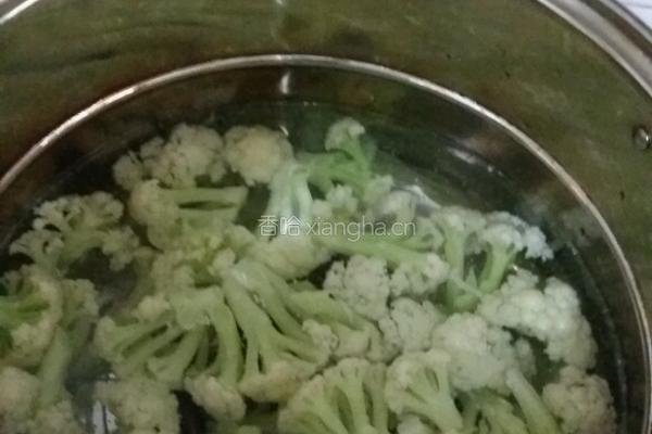 西红柿炒花菜的做法图解2