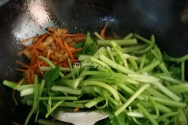 芹菜小炒的做法图解2