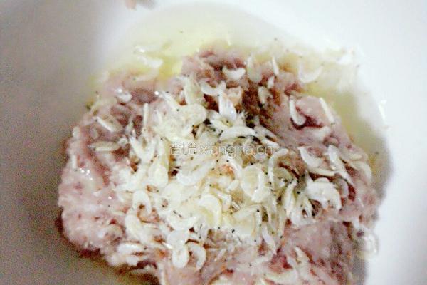 韭菜肉锅贴的做法图解1