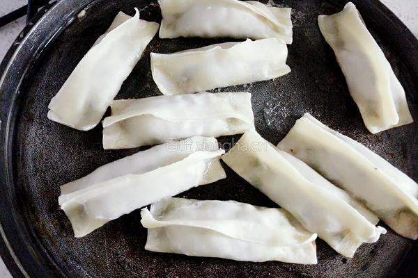 韭菜肉锅贴的做法图解6