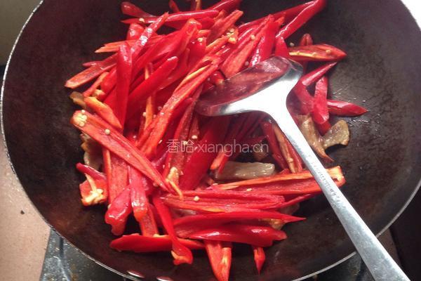 红辣椒炒肉的做法图解5