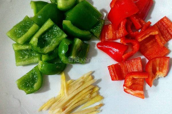 草菇炒瘦肉的做法图解2