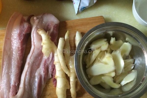 嫩姜炒肉的做法图解1