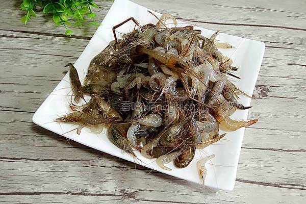 麻辣河虾的做法图解1