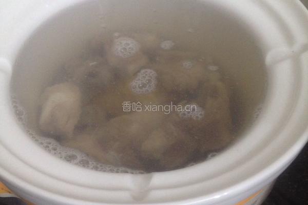 土茯苓赤小豆薏米芡实排骨汤的做法图解3