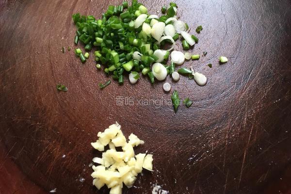 玉米胡萝卜炒肉丁的做法图解5