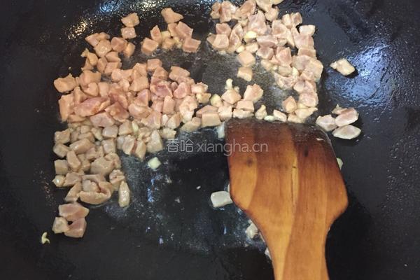 玉米胡萝卜炒肉丁的做法图解7