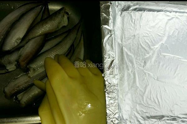 酱香凤尾鱼（电烤箱版）的做法图解1