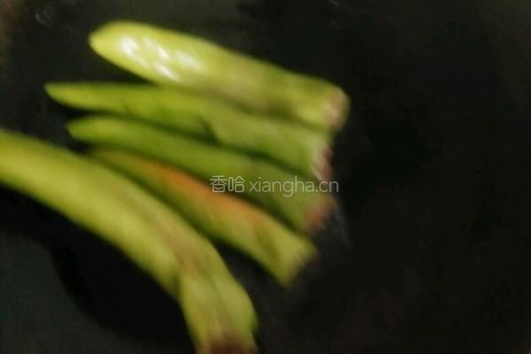 虎皮尖椒的做法图解1