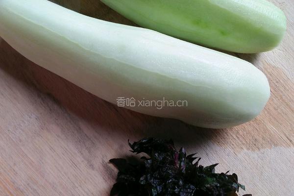 紫苏煮白黄瓜的做法图解1