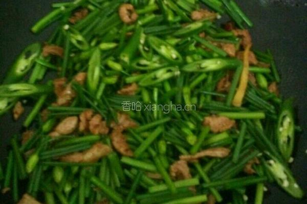 韭菜花炒肉的做法图解6