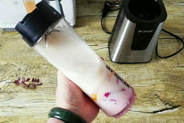 红心火龙果芒果汁的做法图解4