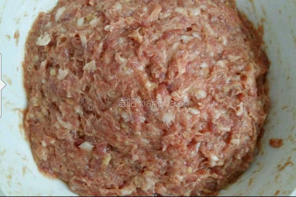 荠菜猪肉馅饺子的做法图解2