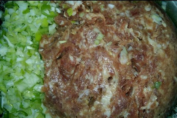 荠菜猪肉馅饺子的做法图解4