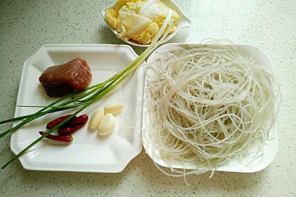泡菜苕粉炒肉丝的做法图解1