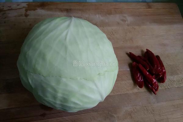 炝炒手撕包菜的做法图解1