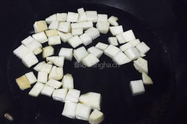 杏鲍菇炒鸡丁的做法图解4
