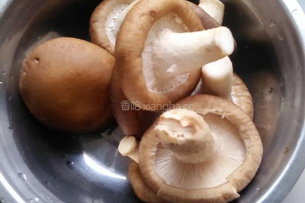香菇酿肉的做法图解1