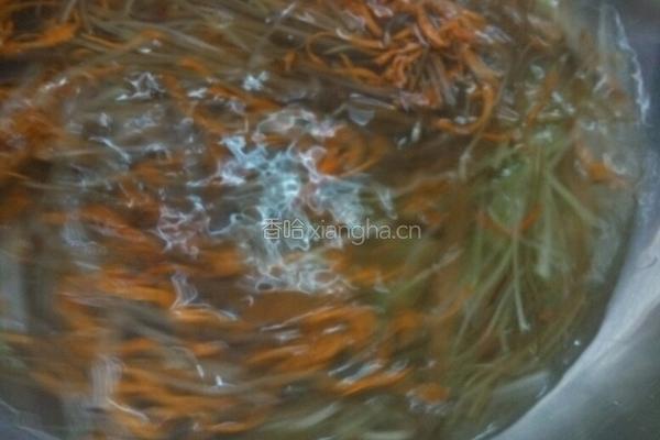 凉拌芹菜海带丝的做法图解5