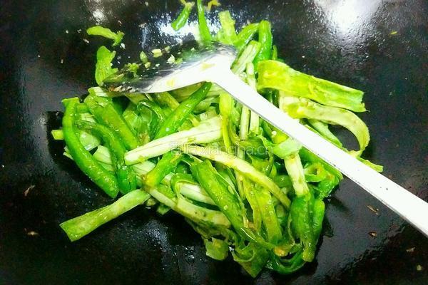 豇豆压青椒的做法图解5