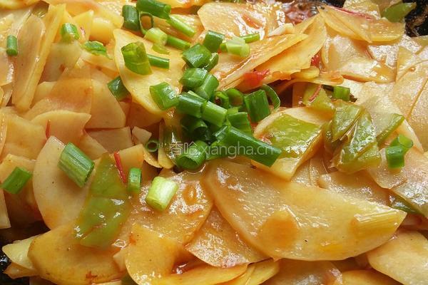 土豆片炒西红柿的做法图解6