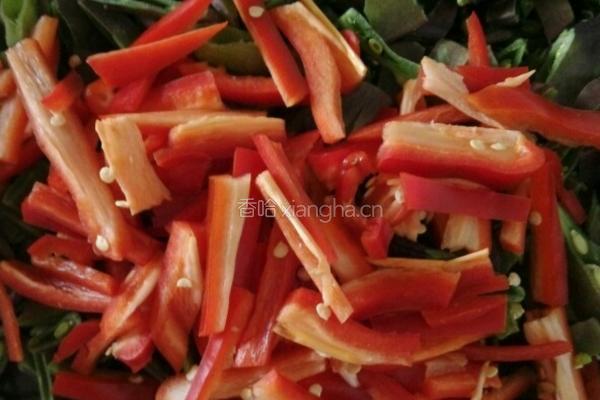 紫扁豆炒五花肉的做法图解1